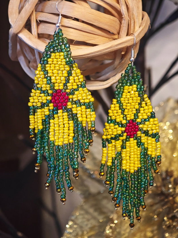 Cercei unicat Boho lungi margareta galben-verde din mărgele nisip