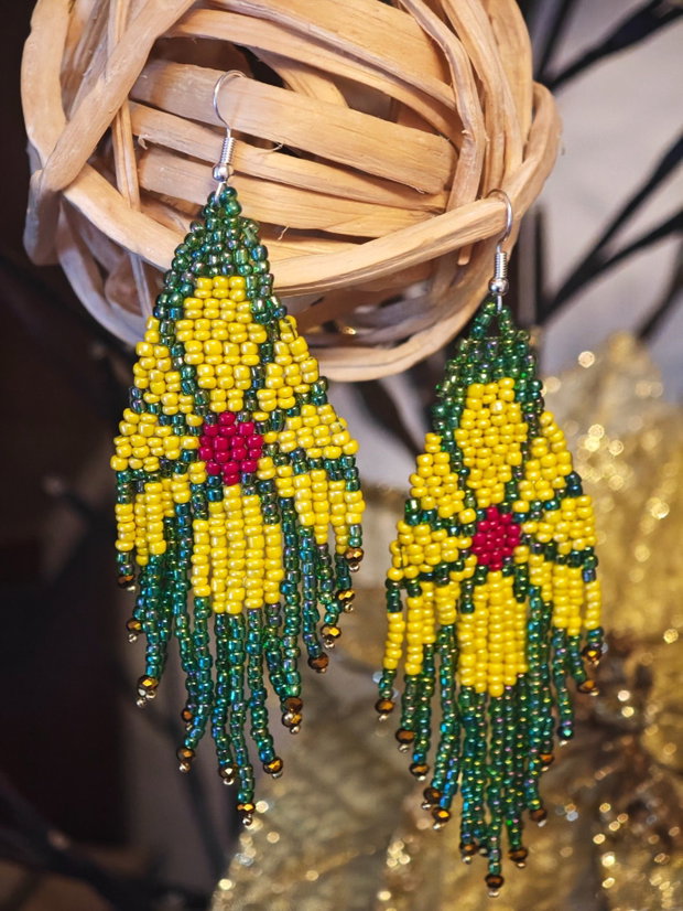 Cercei unicat Boho lungi margareta galben-verde din mărgele nisip
