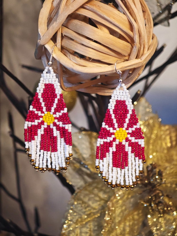 Cercei unicat Boho lungi margareta alb - roșu din mărgele sticla Cehia