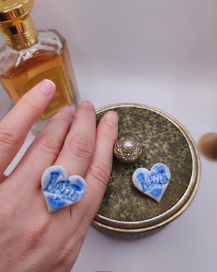 Set Love alb-albastru cu brosa si inel portelan