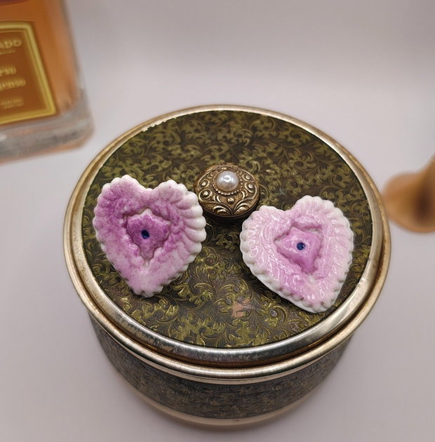 Set Love alb-lila cu brosa si inel portelan