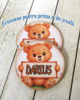 Ecuson / insigna personalozat pentru prima zi de scoala - tema ursuleti