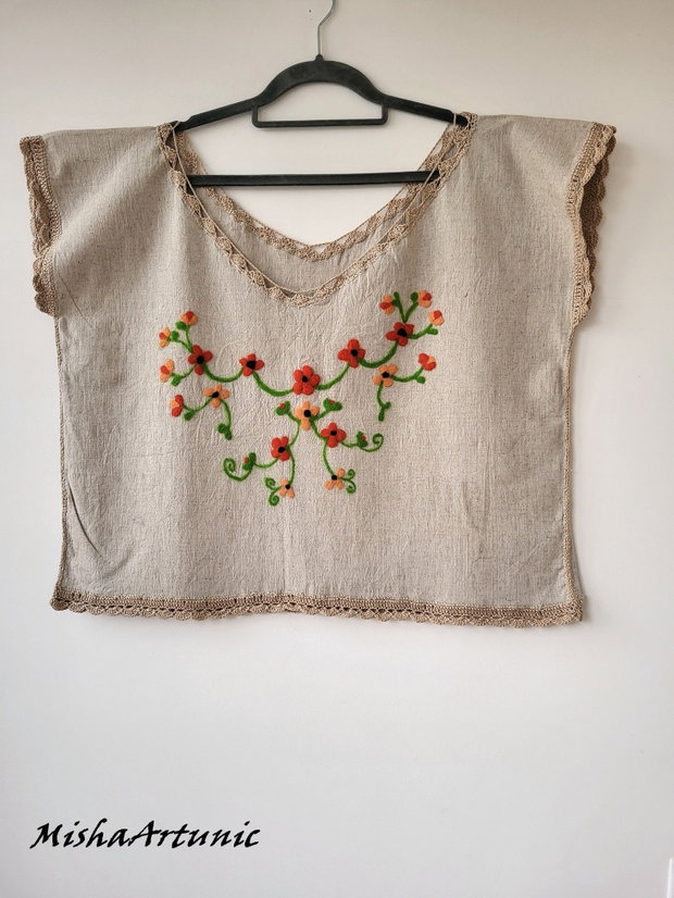 Bluza din in cu motiv floral impaslit