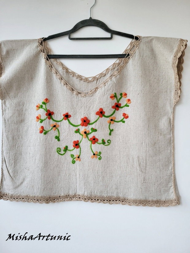 Bluza din in cu motiv floral impaslit