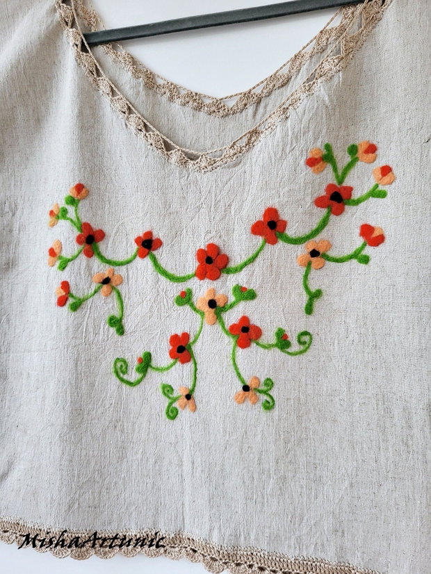 Bluza din in cu motiv floral impaslit
