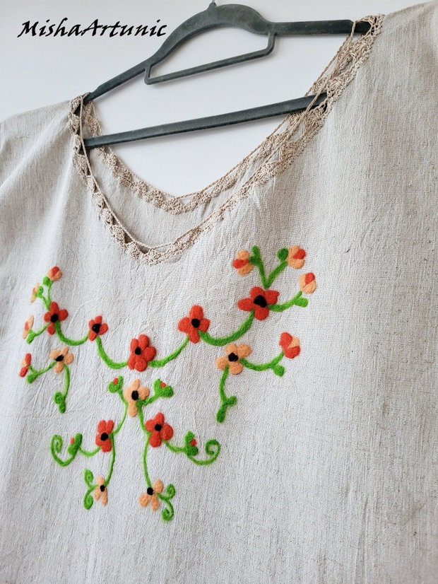 Bluza din in cu motiv floral impaslit