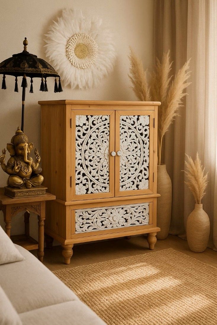 Cabinet Boho Style din lemn masiv natur cu decoratiuni albe