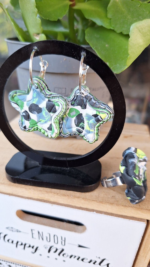 Set unicat din lut polimeric Cercei steluță și inel asortat, model abstract verde-neon și negru