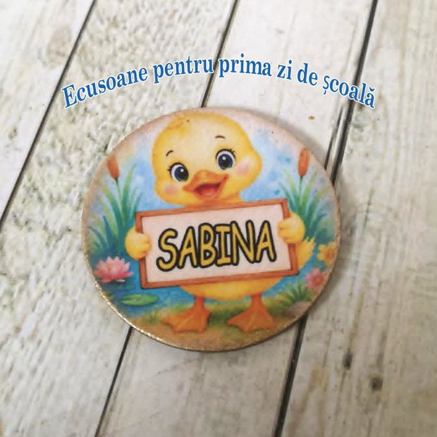 Insigne / ecusoane personalizate pentru prima zi de scoala - tema bobocei de rata (ratuste)