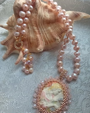 Colier perle rose blush,camee portelan rece