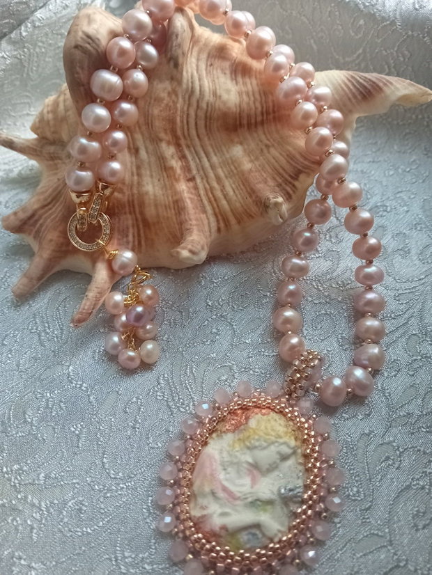 Colier perle rose blush,camee portelan rece