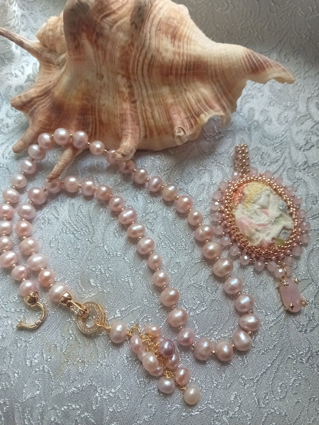 Colier perle rose blush,camee portelan rece