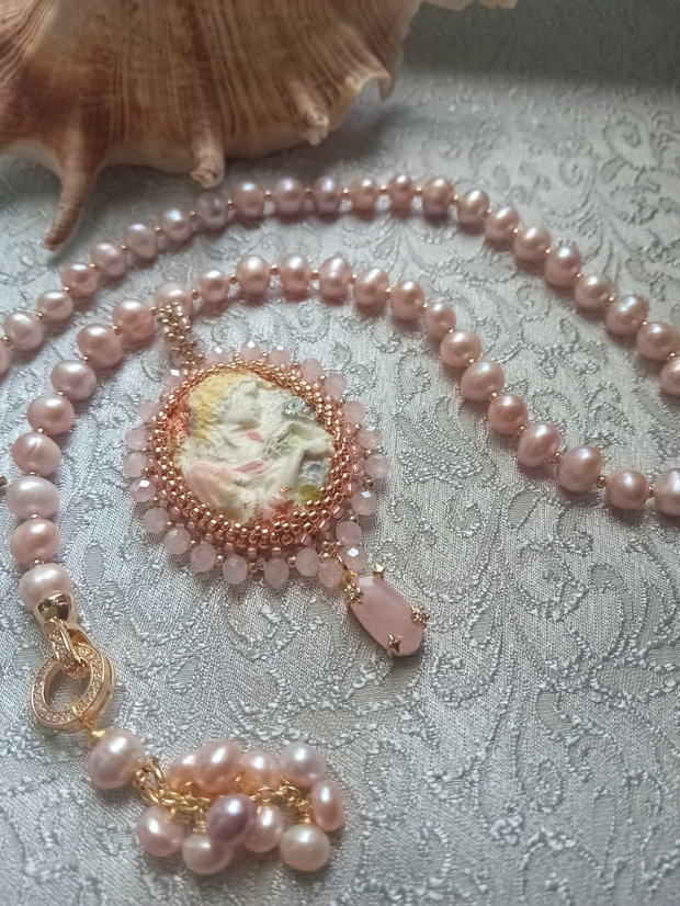 Colier perle rose blush,camee portelan rece
