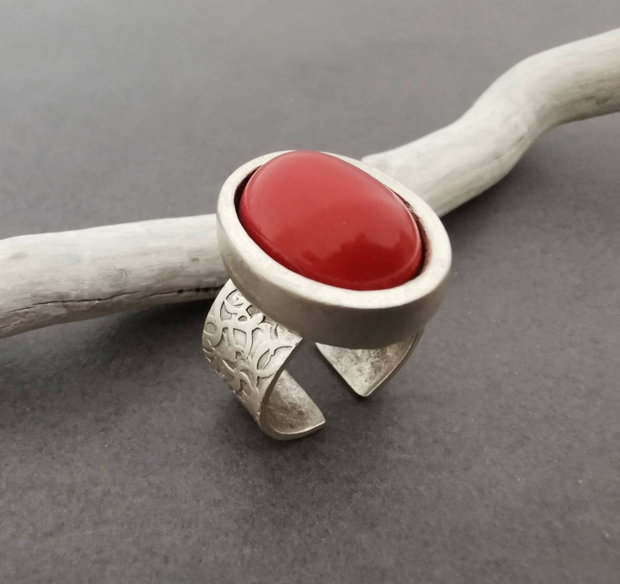 Inel alama argintata si cabochon coral I6
