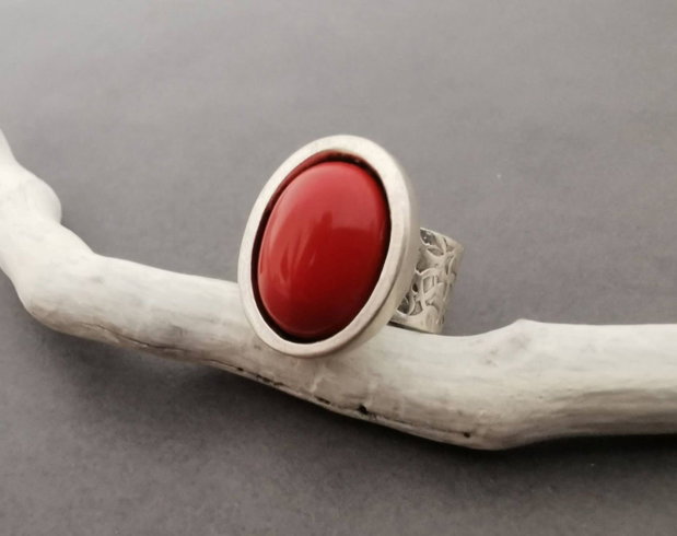 Inel alama argintata si cabochon coral I6