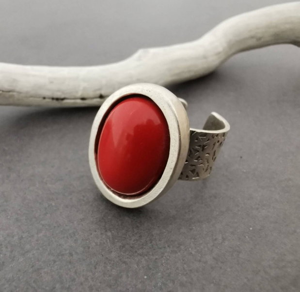 Inel alama argintata si cabochon coral I6
