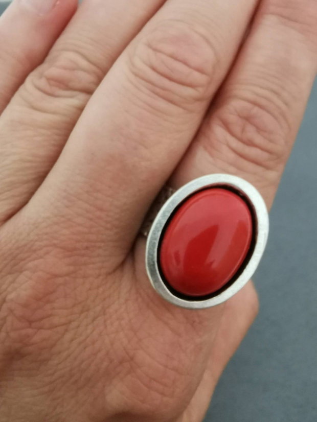 Inel alama argintata si cabochon coral I6