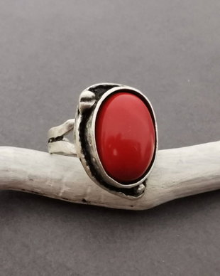 Inel alama argintata si cabochon coral I6