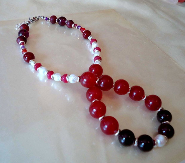 Oferta zilei de joi, cu 10% reducere pana maine / Visine pt Doamne, magenta cu perle mari albe