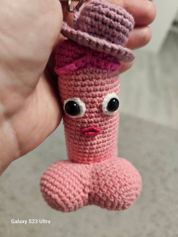 Breloc haios penis croșetat