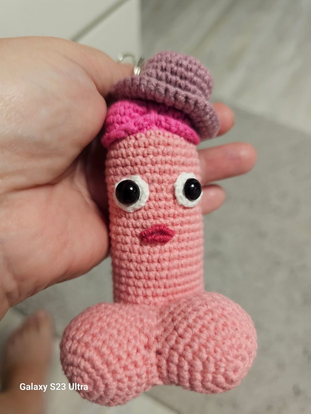 Breloc haios penis croșetat