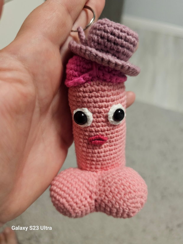 Breloc haios penis croșetat