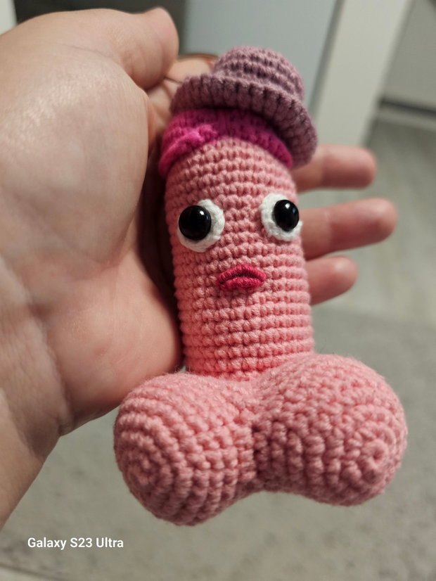 Breloc haios penis croșetat