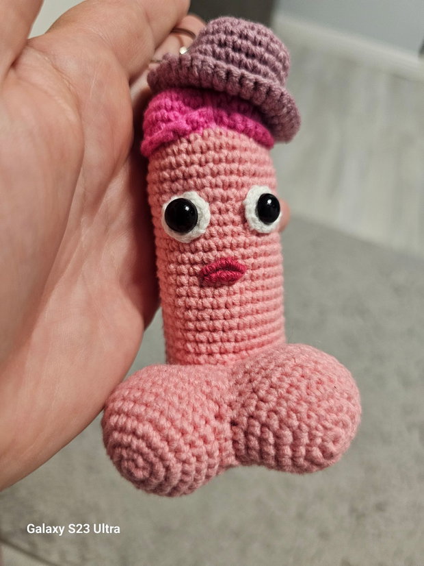 Breloc haios penis croșetat
