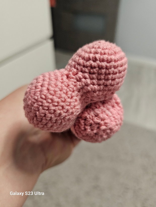 Breloc haios penis croșetat