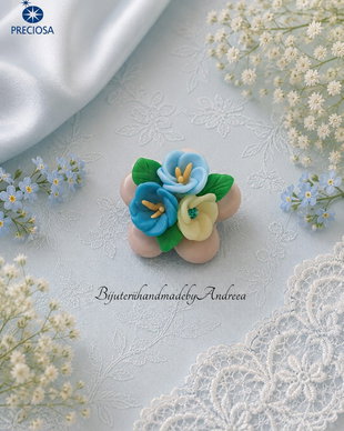 Brosa buchet de flori