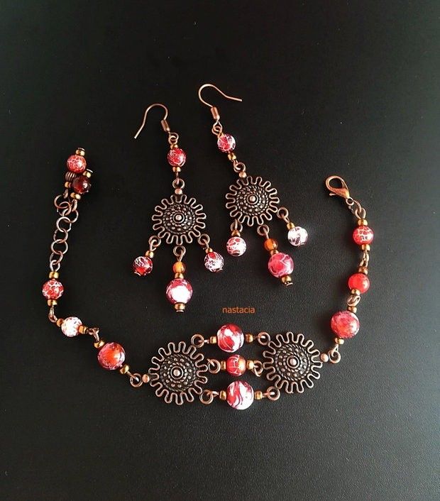 set antichizat  dantelat  cu agate