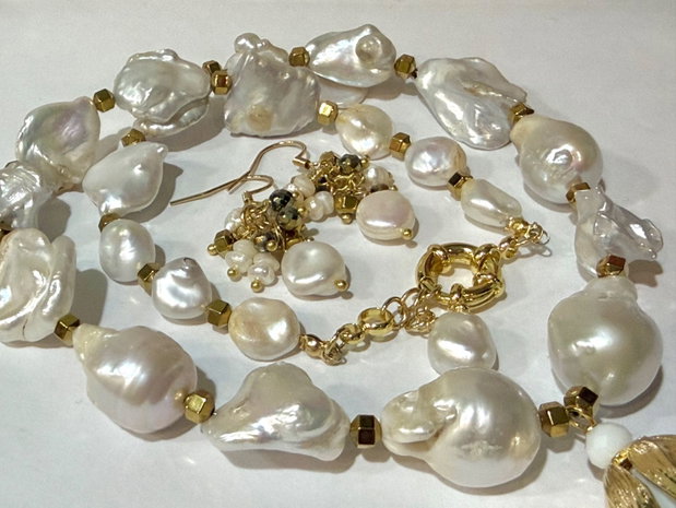 SET ~SILENT ELEGANCE~perle baroc,hematit,,perle cultură,accesorii metalice placate cu aur și inox auriu