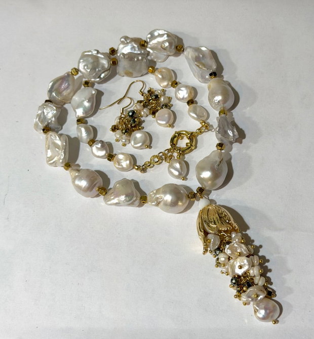 SET ~SILENT ELEGANCE~perle baroc,hematit,,perle cultură,accesorii metalice placate cu aur și inox auriu