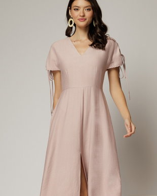 Rochie midi roz din viscoza cu decolteu V si snur la maneci
