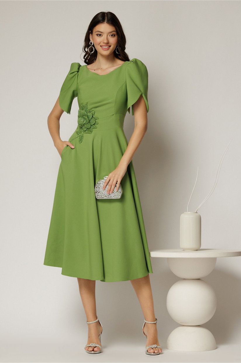 Rochie midi verde de ocazie cu aplicatie in talie cu margele si maneci decupate