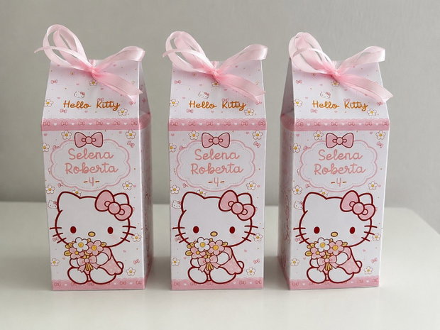 Cutii Hello Kitty personalizate
