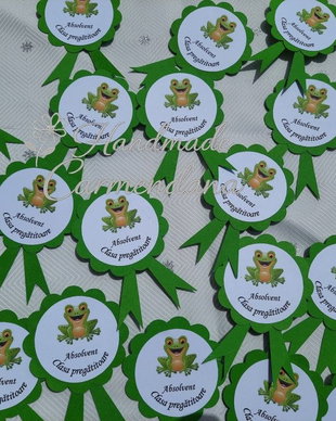 Ecusoane personalizate, cu albinute, pentru absolvire