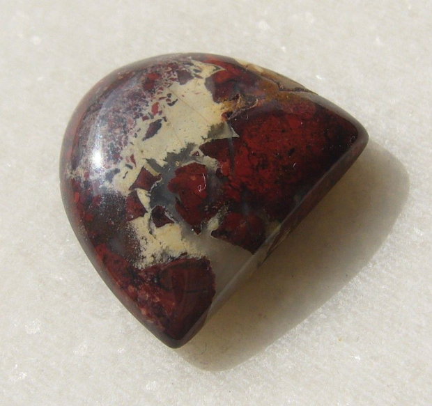 Jasp rosu cabochon aprox 21x18x6 mm
