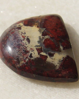 Jasp rosu cabochon aprox 21x18x6 mm