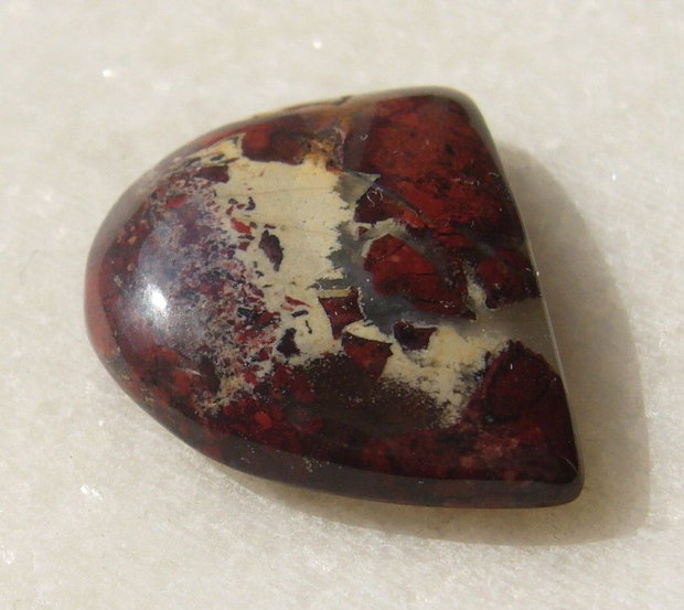 Jasp rosu cabochon aprox 21x18x6 mm