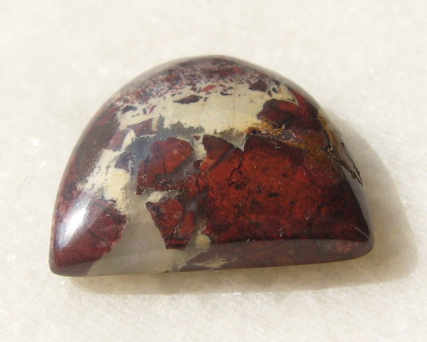 Jasp rosu cabochon aprox 21x18x6 mm