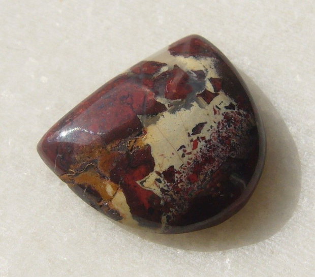 Jasp rosu cabochon aprox 21x18x6 mm