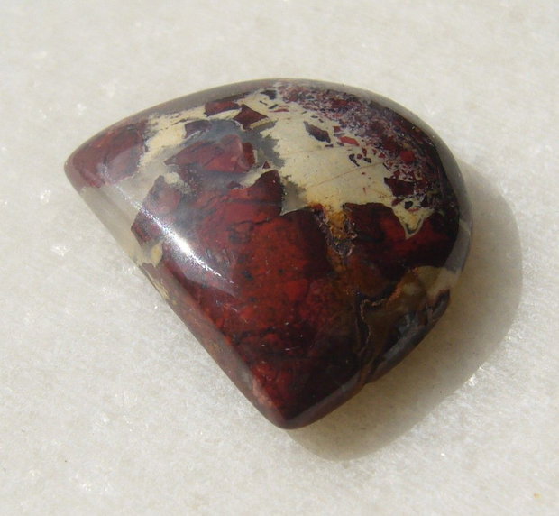 Jasp rosu cabochon aprox 21x18x6 mm