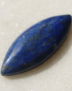 Lapis lazuli cabochon aprox 40x16x5 mm
