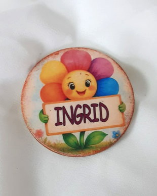 Insigne / ecusoane personalizate pentru prima zi de scoala - tema floricele