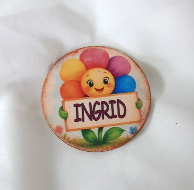 Insigne / ecusoane personalizate pentru prima zi de scoala - tema floricele