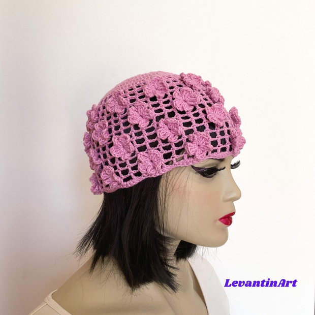 Căciuliță croșetată damă cu flori 3D, bumbac și acril, handmade, mărime universală, culoare la alegere. LA COMANDA