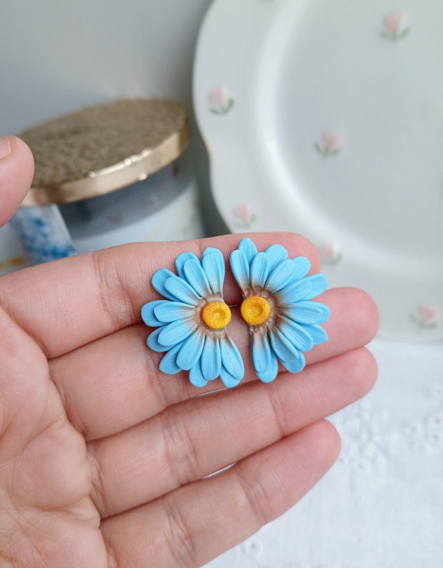 Cercei Blue Flowers