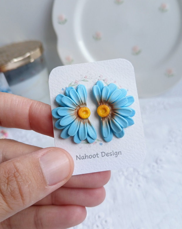 Cercei Blue Flowers