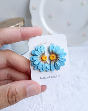 Cercei Blue Flowers